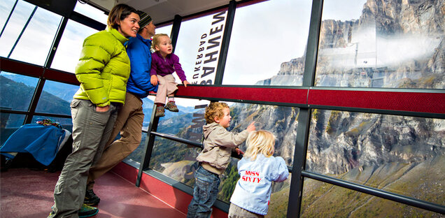 Familie in der Gemmibahn